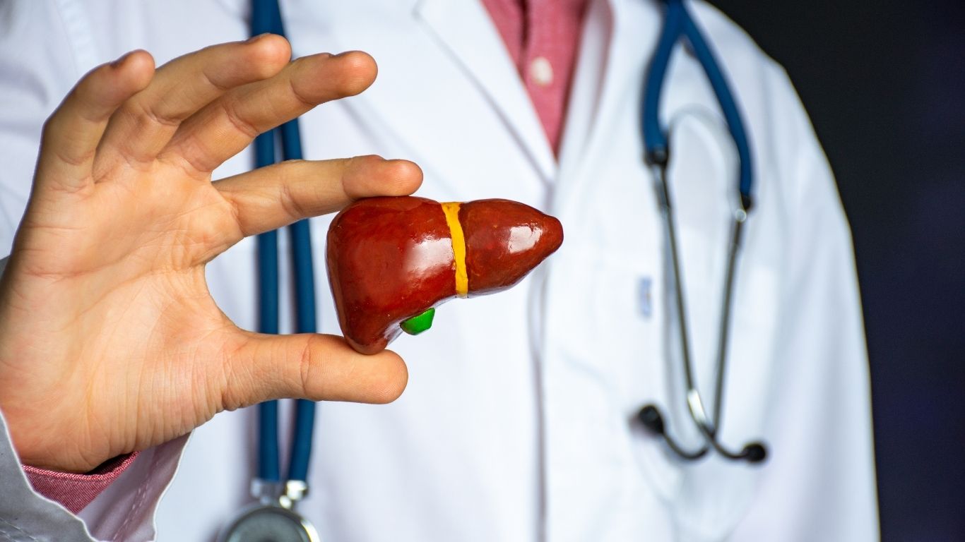 أفضل نظام غذائي لمرضى الكبد الدهني والتليف + جدول الأطعمة المسموح والممنوع ونصائح الطبيب